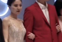 吃瓜网红订婚视频,网红情侣甜蜜订婚视频曝光，甜蜜瞬间引网友热议