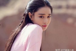 娱乐圈八卦最新爆料声音,神秘恋情曝光，当红明星竟与素人牵手？