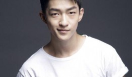 在娱乐圈吃瓜的小说男主,瓜田里的霸道总裁